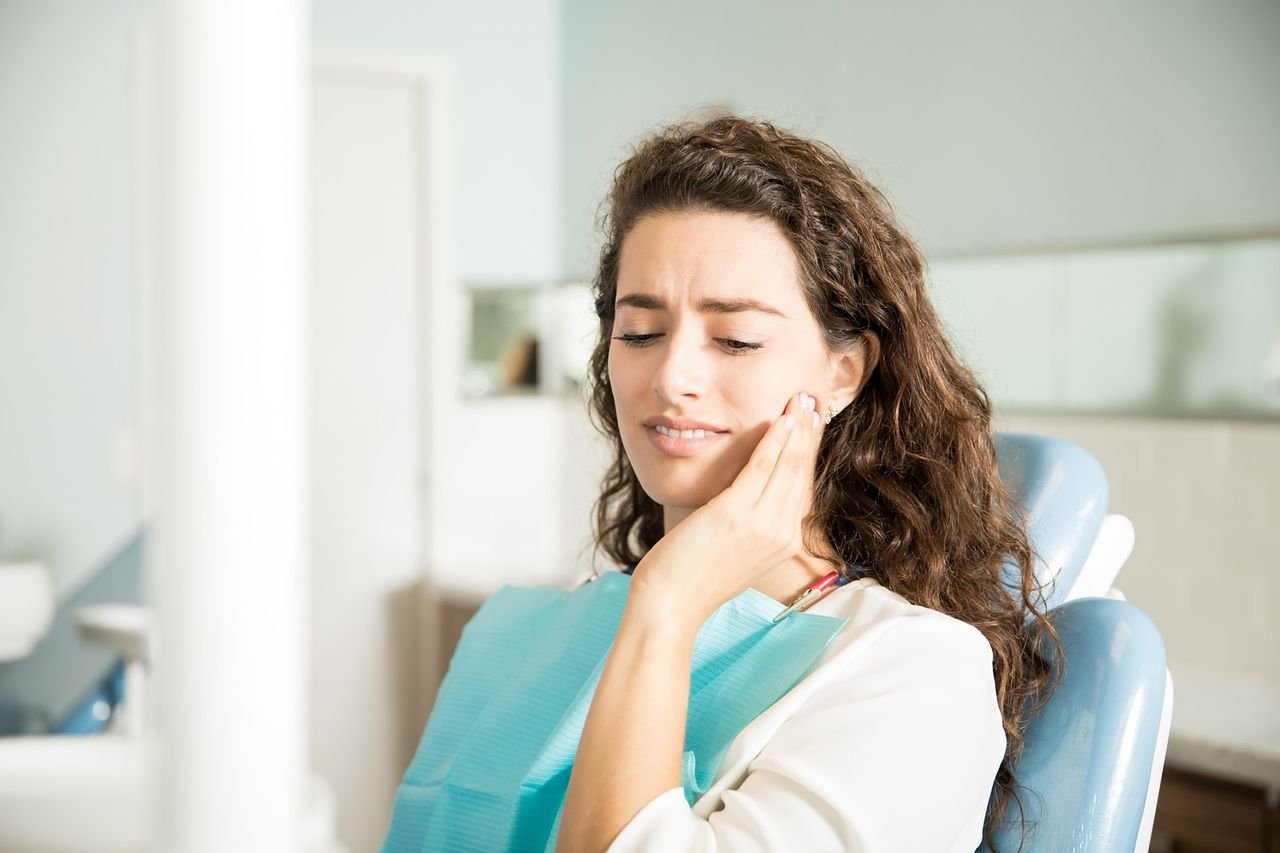 Tooth pain that keeps getting worse is worth a call Patient describing tooth pain to a dentist at University Dental Group